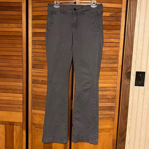 American Eagle dark gray slacks. Size: 6 - Picture 1 of 4
